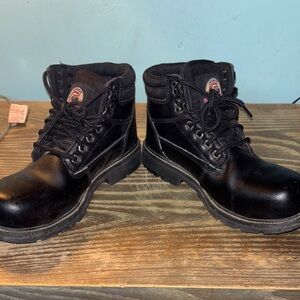 Black Men’s Leather Steel Toe Boots.
Size 8 1/2
Slightly worn.